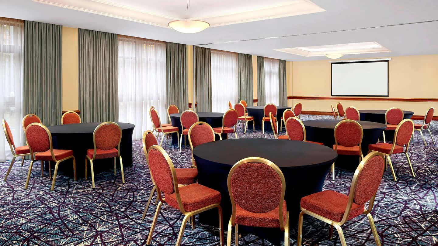 Book Atlantic Suite At Sheraton Skyline Hotel London Heathrow. A Hayes Venue For Hire – HeadBox